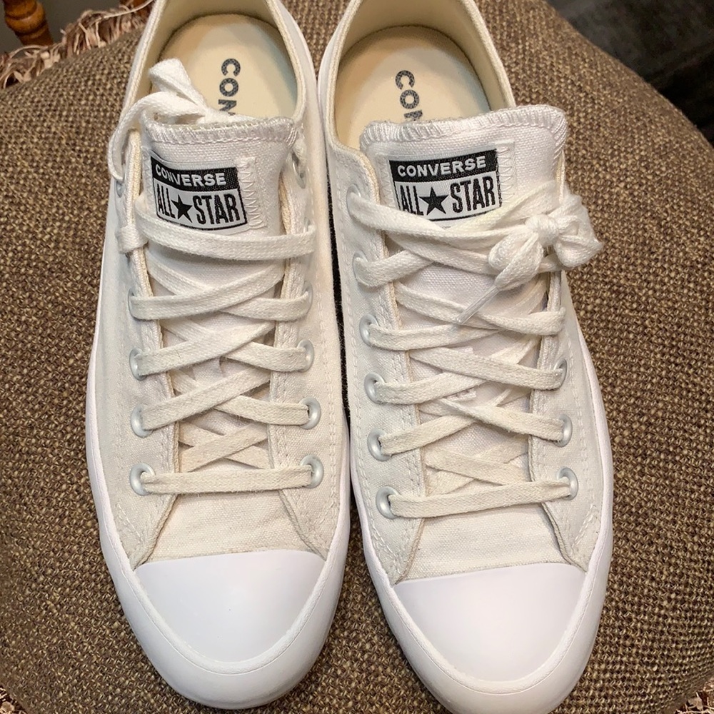Converse all stars sneakers